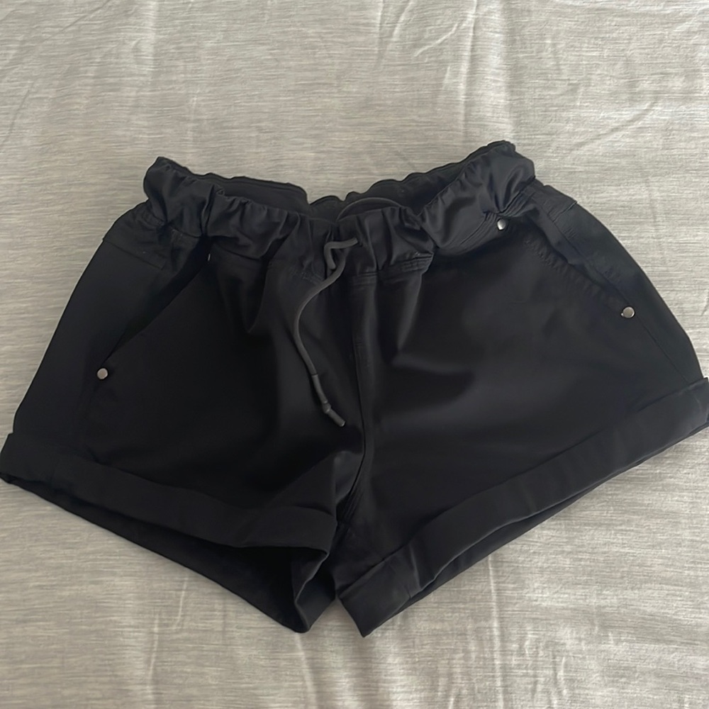 Lululemon shorts size 4